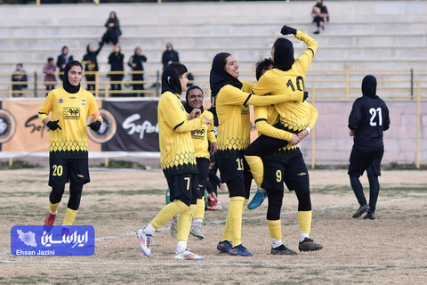 فوتبال بانوان سپاهان -آوا تهران