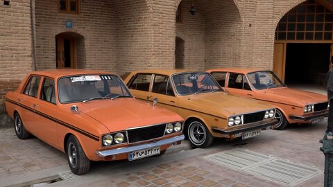 معاملات خودروهای دهه شصتی در بازار اصفهان خودرو های دهه شصت