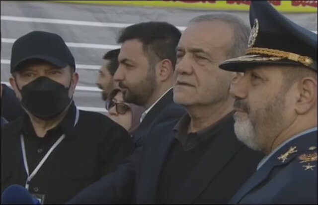 بازدید رئیسجمهور از دستاوردهای فضایی وزارت دفاع