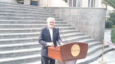 دیدار و مذاکره با ترامپ در دستور کار نیست / استفاده از فناوری هستهای حق همه است محمدرضا عارف