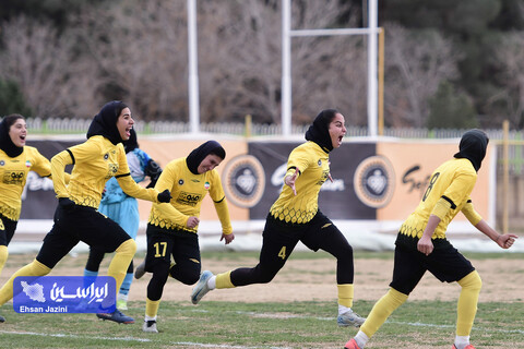 برتری بانوان سپاهان مقابل طاران