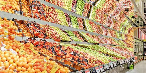 کاهش قیمتها در بازار میوه و ترهبار با وجود افزایش شدید قیمت موز میوه فروشی