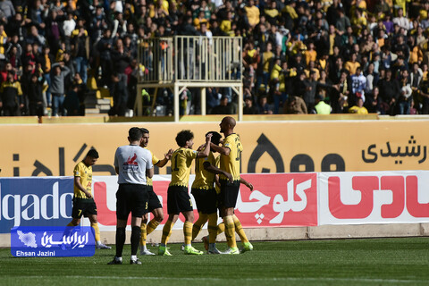 برتری ۴ گله سپاهان در دربی مقابل ذوب‌آهن