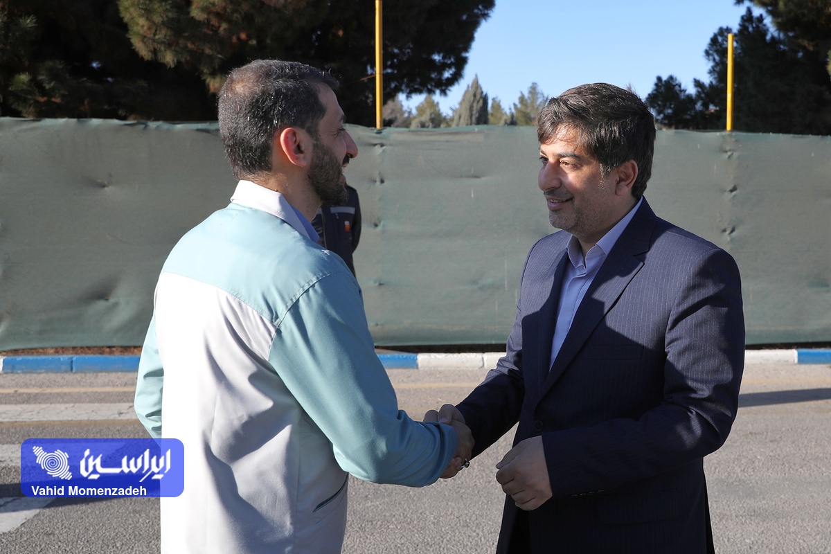 حسن مطلع نخستین روزِ کاری مدیرعامل فولاد مبارکه تجدید بیعت با آرمانهای شهدا و دیدار با کارکنان