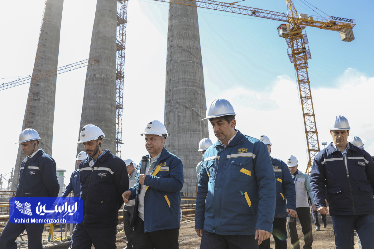 حسن مطلع نخستین روزِ کاری مدیرعامل فولاد مبارکه تجدید بیعت با آرمانهای شهدا و دیدار با کارکنان