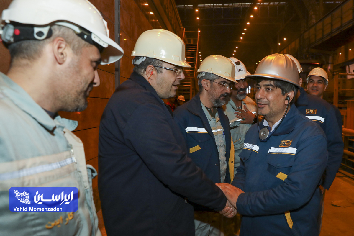 حسن مطلع نخستین روزِ کاری مدیرعامل فولاد مبارکه تجدید بیعت با آرمانهای شهدا و دیدار با کارکنان