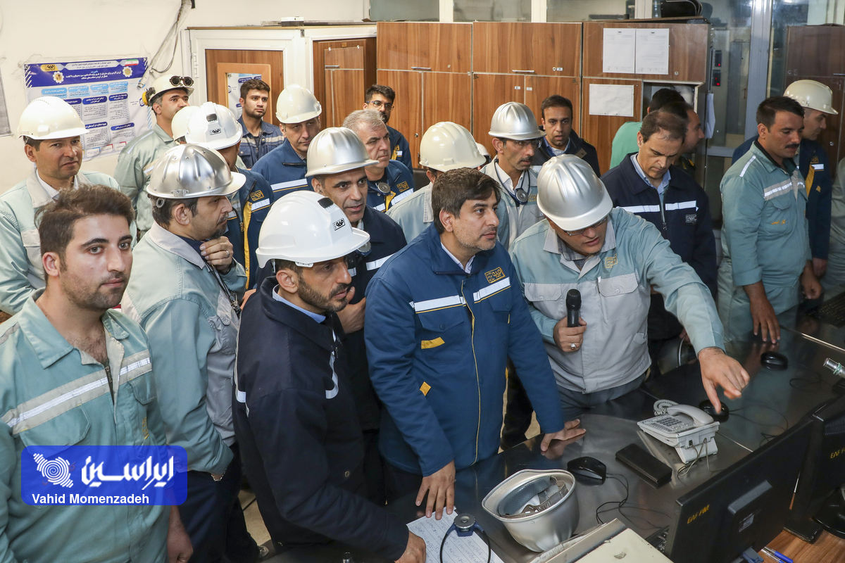 حسن مطلع نخستین روزِ کاری مدیرعامل فولاد مبارکه تجدید بیعت با آرمانهای شهدا و دیدار با کارکنان