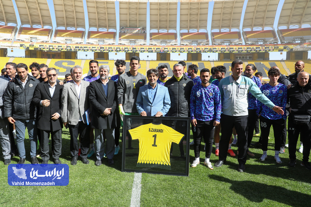 فولاد مبارکه پشتیبان سپاهان است و بنده هم حمایت ویژه خود را از این باشگاه اعلام میکنم