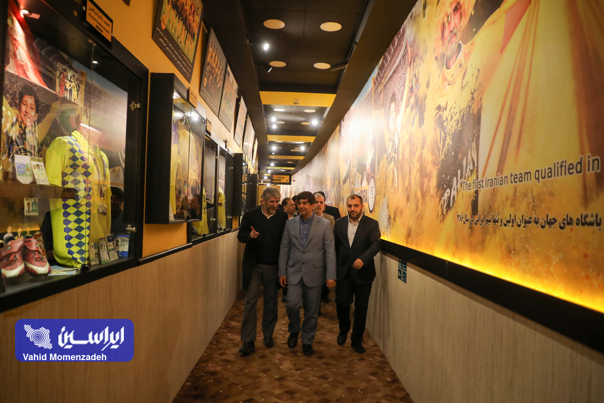 فولاد مبارکه پشتیبان سپاهان است و بنده هم حمایت ویژه خود را از این باشگاه اعلام میکنم