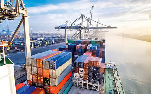 رشد ۲۱ درصدی تجارت غیرنفتی ایران با ۱۵ کشور همسایه/ افزایش چشمگیر تجارت ایران با عربستان در سال ۱۴۰۳ تجارت