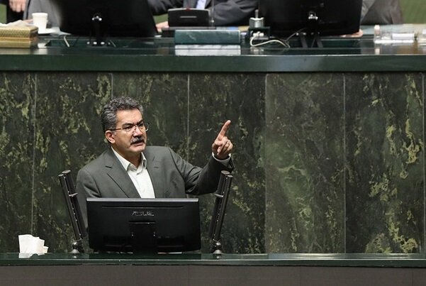  در استیضاح عجله نکنیم/ رئیس‌جمهور در صورت لزوم  وزیر اقتصاد را برکنار می‌کند