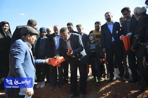 پویش مردمی کاشت ۲ هزار هکتار بذر بادام کوهی در شهرستان مبارکه با مشارکت فولاد مبارکه