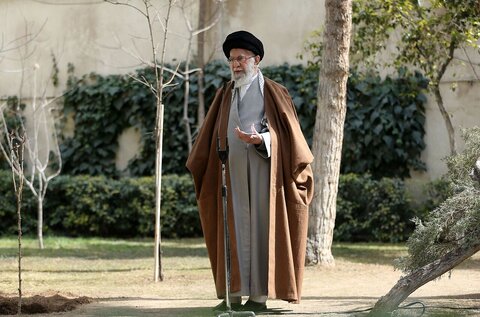 نهضت ملی درختکاری جدی گرفته شود و ادامه یابد رهبر