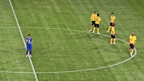 گل مردود رضا شکاری در دیدار سپاهان - استقلال خوزستان