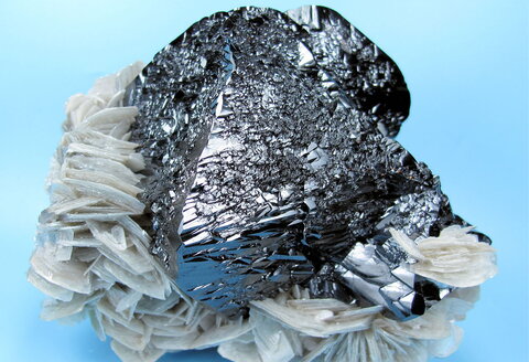 توقف استخراج قلع از دو معدن بزرگ در جهان قلع