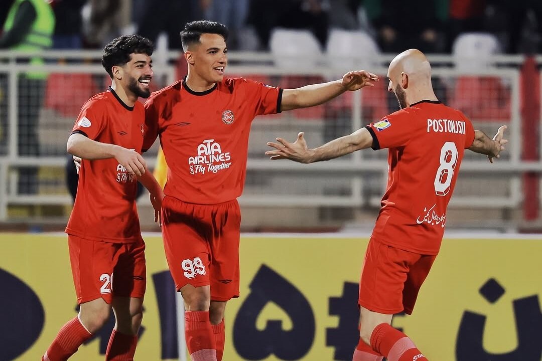 تراکتور صدرنشین لیگ در پایان سال ۱۴۰۳
