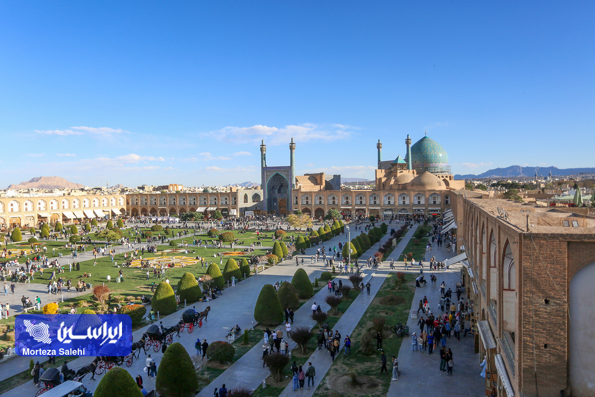 مسافران نوروزی در میدان نقش جهان اصفهان مسافران نوروزی در میدان نقش جهان اصفهان