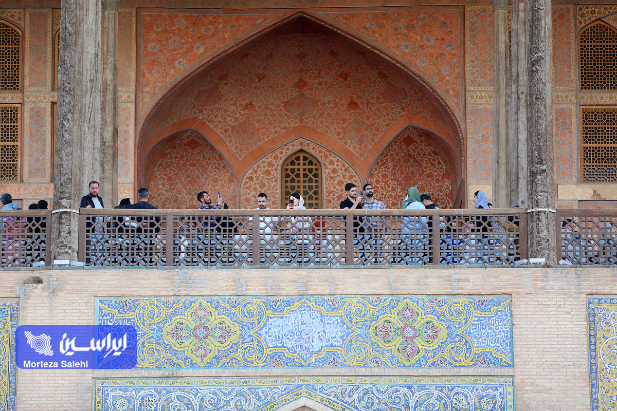 مسافران نوروزی در میدان نقش جهان اصفهان مسافران نوروزی در میدان نقش جهان اصفهان