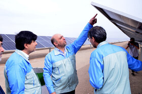 بازدید تخصصی مدیرعامل گروه فولاد مبارکه از بخشهای مختلف نیروگاه خورشیدی آفتاب شرق