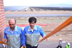 بازدید تخصصی مدیرعامل گروه فولاد مبارکه از بخشهای مختلف نیروگاه خورشیدی آفتاب شرق