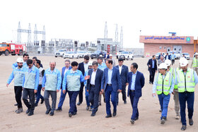 بازدید تخصصی مدیرعامل گروه فولاد مبارکه از بخشهای مختلف نیروگاه خورشیدی آفتاب شرق