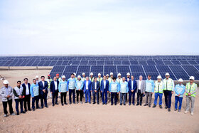 بازدید تخصصی مدیرعامل گروه فولاد مبارکه از بخشهای مختلف نیروگاه خورشیدی آفتاب شرق