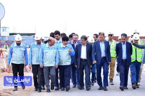 بازدید تخصصی مدیرعامل گروه فولاد مبارکه از بخش‌های مختلف نیروگاه خورشیدی آفتاب شرق