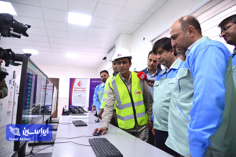 بازدید تخصصی مدیرعامل گروه فولاد مبارکه از بخش‌های مختلف نیروگاه خورشیدی آفتاب شرق