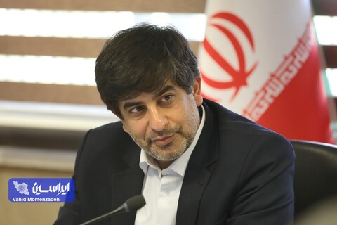 نشست مدیرعامل گروه فولاد مبارکه با مدیرعامل، اعضای هیئت مدیره و تعدادی از مدیران شرکت ایریسا