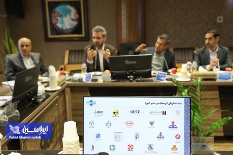 نشست مدیرعامل گروه فولاد مبارکه با مدیرعامل، اعضای هیئت مدیره و تعدادی از مدیران شرکت ایریسا