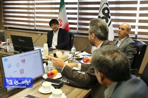 نشست مدیرعامل گروه فولاد مبارکه با مدیرعامل، اعضای هیئت مدیره و تعدادی از مدیران شرکت ایریسا