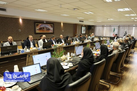 نشست مدیرعامل گروه فولاد مبارکه با مدیرعامل، اعضای هیئت مدیره و تعدادی از مدیران شرکت ایریسا