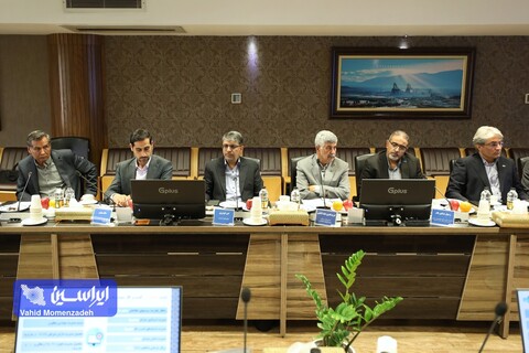 نشست مدیرعامل گروه فولاد مبارکه با مدیرعامل، اعضای هیئت مدیره و تعدادی از مدیران شرکت ایریسا