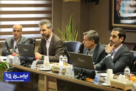 نشست مدیرعامل گروه فولاد مبارکه با مدیرعامل، اعضای هیئت مدیره و تعدادی از مدیران شرکت ایریسا