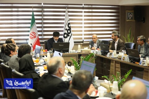 نشست مدیرعامل گروه فولاد مبارکه با مدیرعامل، اعضای هیئت مدیره و تعدادی از مدیران شرکت ایریسا