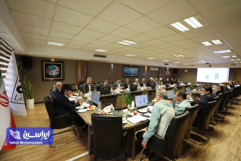 نشست مدیرعامل گروه فولاد مبارکه با مدیرعامل، اعضای هیئت مدیره و تعدادی از مدیران شرکت ایریسا