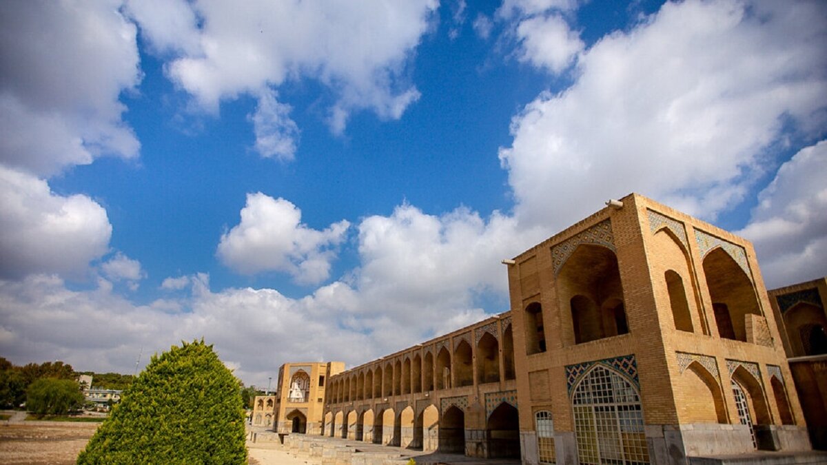 هوای اصفهان قابل قبول است