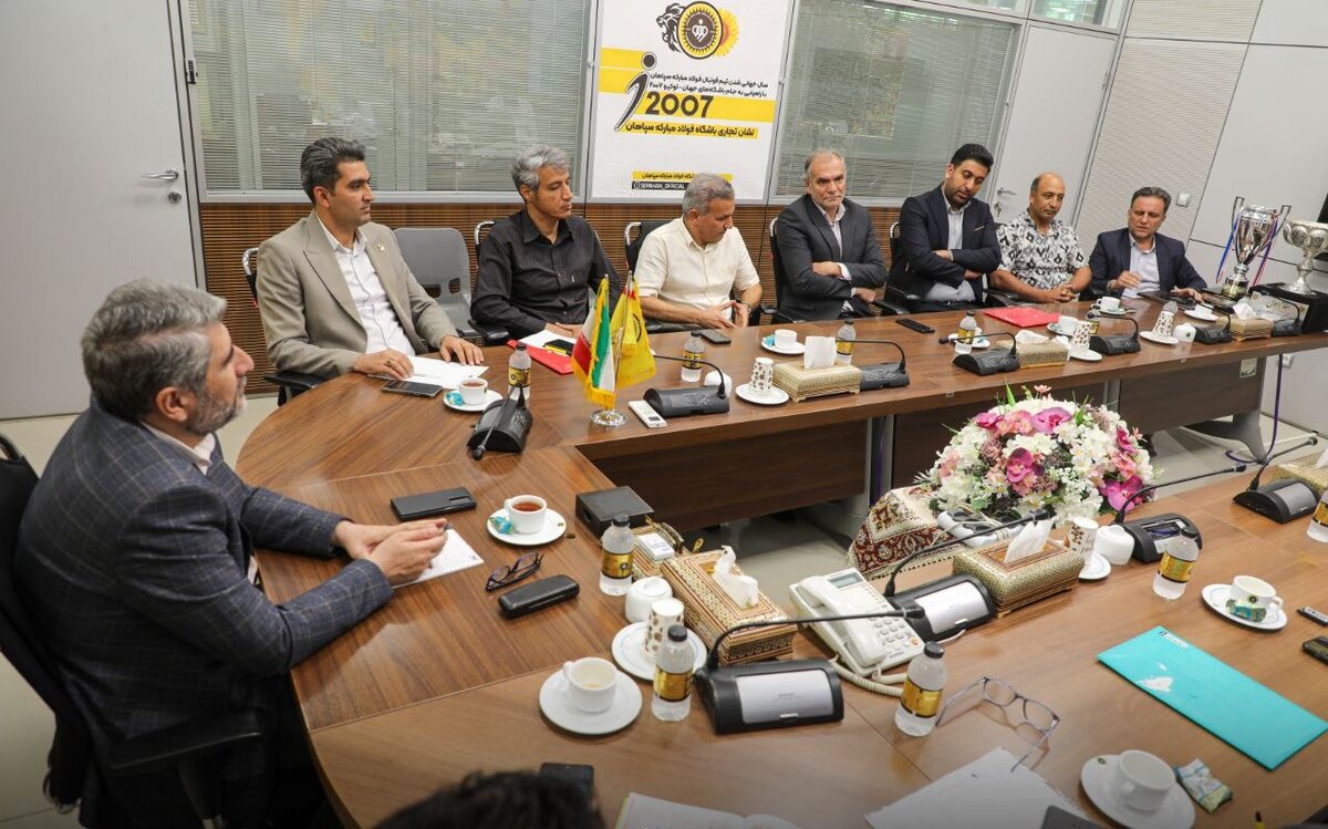 نشست مدیرعامل سپاهان با مدیران تیمهای ورزش قهرمانی باشگاه