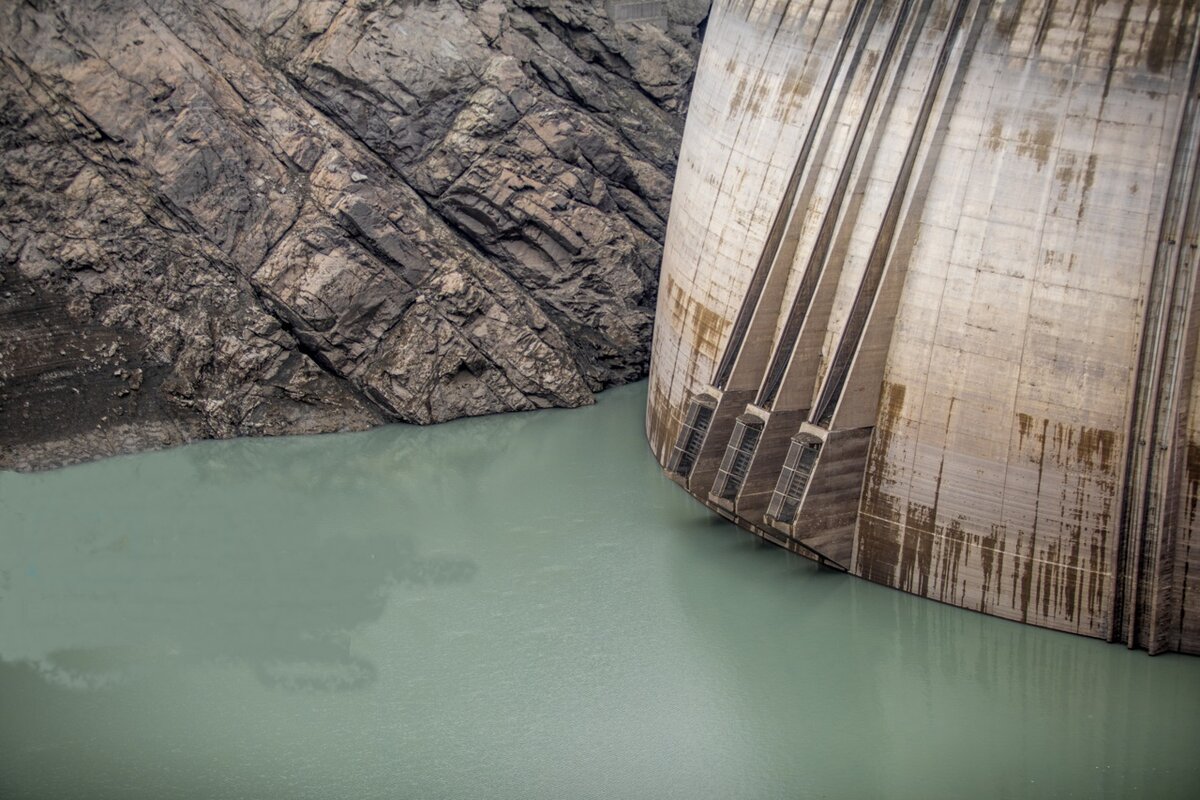 میزان ورود آب به سدهای کشور ۳۷ درصد کاهش یافت