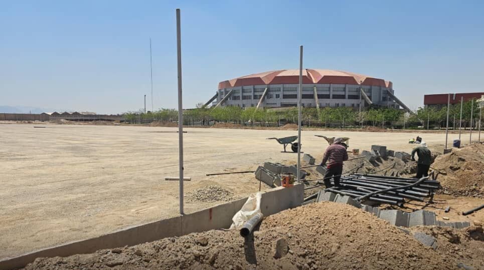 زیرسازی چمن شماره ۲ ورزشگاه نقش‌جهان به پایان رسید