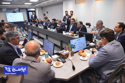 نشست مدیرعامل گروه فولاد مبارکه با مدیرعامل و اعضای هیئت‌مدیره صندوق سرمایه‌گذاری خطرپذیر این شرکت