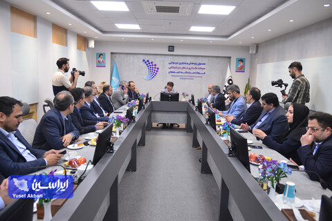 نشست مدیرعامل گروه فولاد مبارکه با مدیرعامل و اعضای هیئت‌مدیره صندوق سرمایه‌گذاری خطرپذیر این شرکت