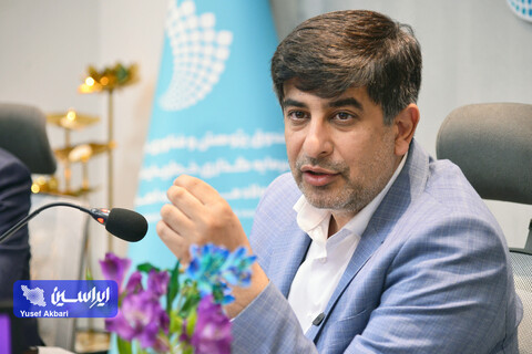 اکوسیستم حمایتی برای استارتاپها و شرکتهای دانشبنیان ایجاد شود نشست مدیرعامل گروه فولاد مبارکه با مدیرعامل و اعضای هیئتمدیره صندوق سرمایهگذاری خطرپذیر این شرکت