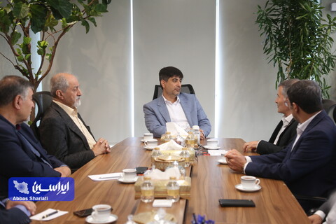 نشست هم‌اندیشی اعضای هیئت مدیره و هیئت اجرایی انجمن تولیدکنندگان فولاد ایران با مدیرعامل فولاد مبارکه