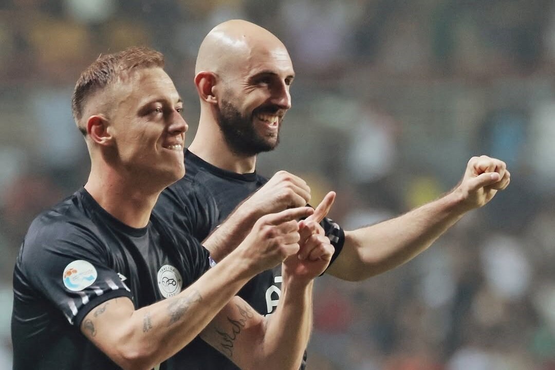 تراکتور در اهواز به قهرمانی نزدیک‌تر شد