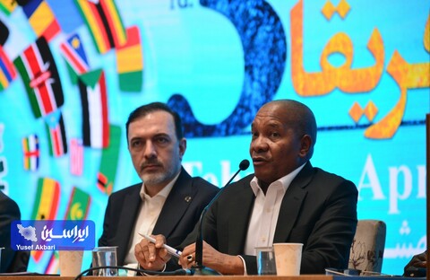 صندوق ضمانت صادرات ایران از تجار در بازار آفریقا با بستههای مالی و بیمهای حمایت میکند پنل تخصصی مالی، بانکی و لجستیک سومین اجلاس همکاریهای ایران و آفریقا