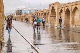 باد شدید و رگبار و رعدوبرق اصفهان را فرا می‌گیرد