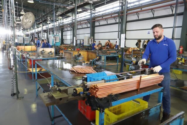 صنعت در جنگ تحمیلی ۱۲ روزه، پای تولید ایستاد / ضرورت حمایت از واحدهای آسیب دیده