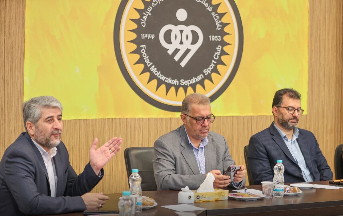 نشست ویژه فرهنگی و هواداری در ورزشگاه نقش جهان