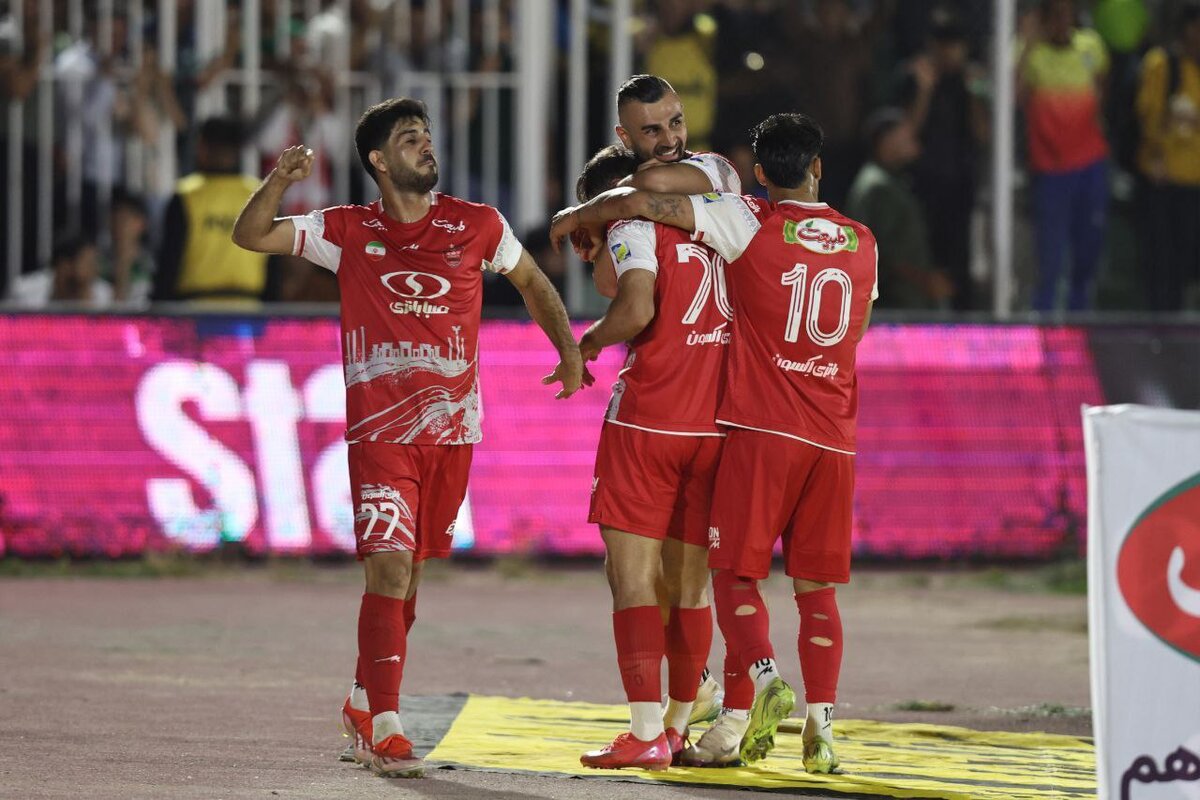 توقف سپاهان در تهران؛ رده دوم در خطر/ تساوی تراکتور و استقلال و برتری پرسپولیس